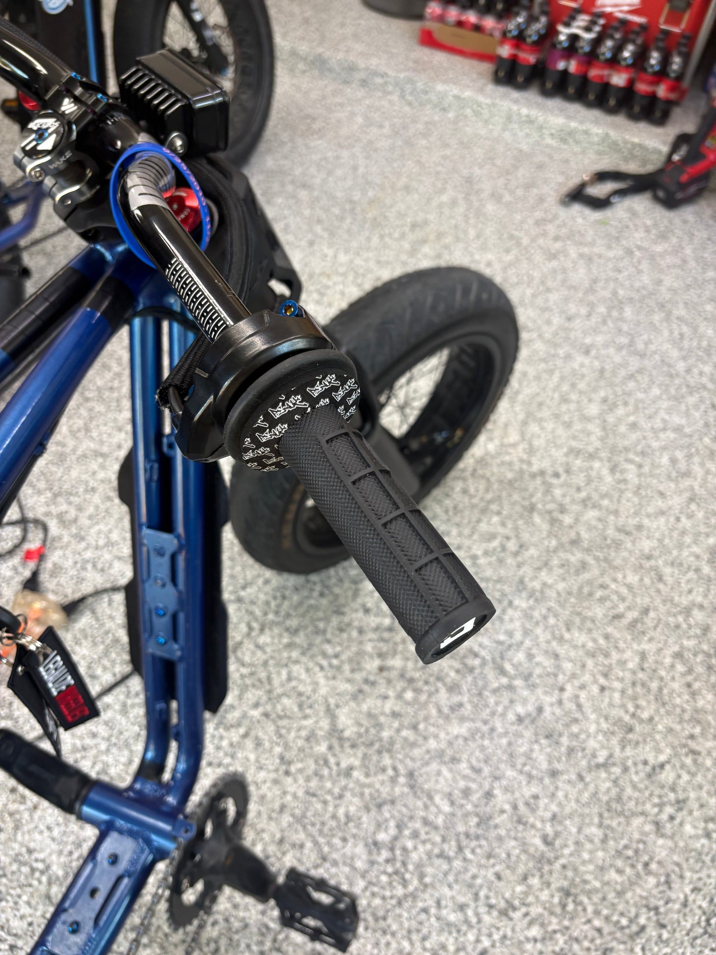 V2 surron throttle